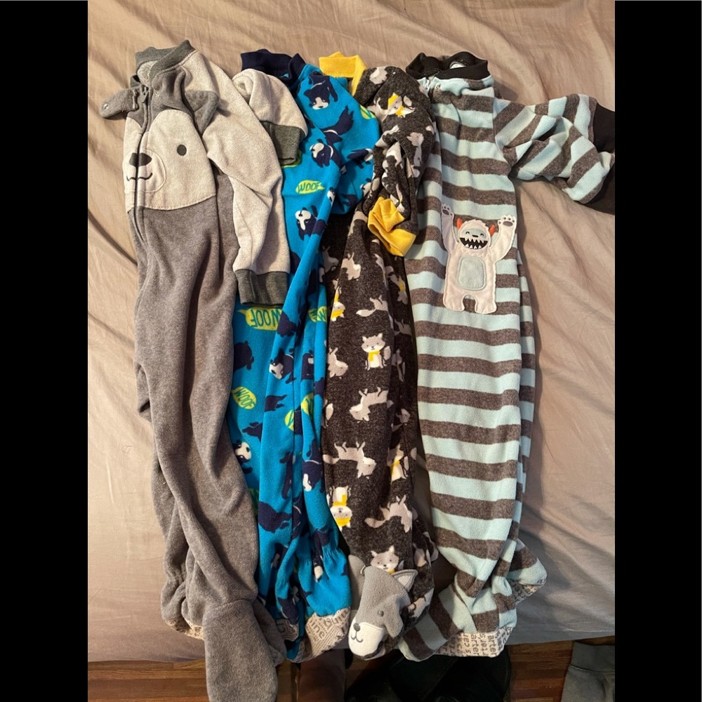⭐️(4) 12month Carter’s sleepers